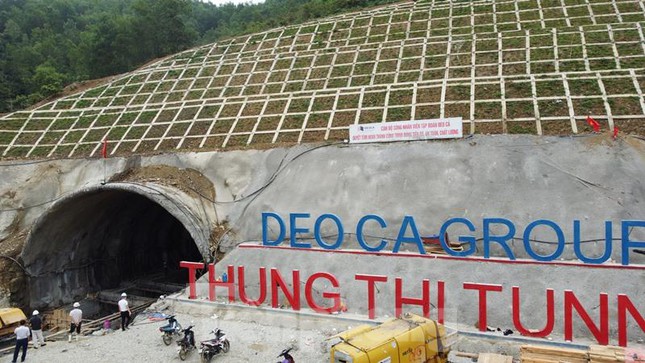  Đi xuyên hầm qua núi dài nhất cao tốc Ninh Bình - Thanh Hóa  - Ảnh 1.