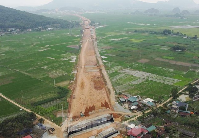  Đi xuyên hầm qua núi dài nhất cao tốc Ninh Bình - Thanh Hóa  - Ảnh 12.