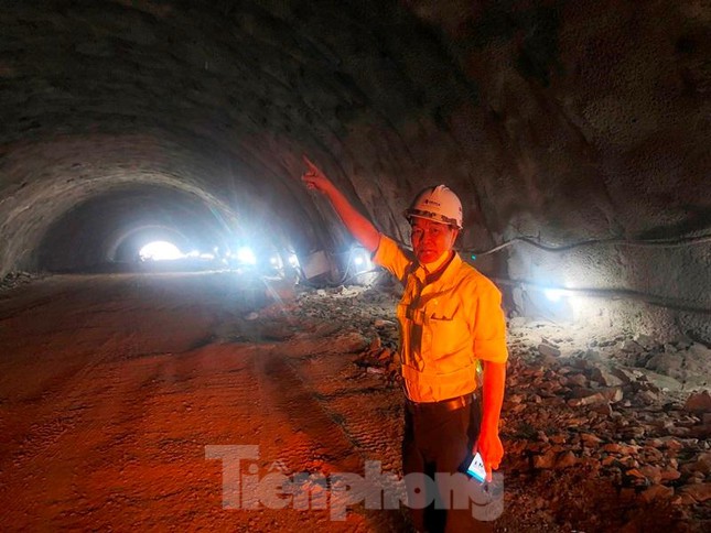  Đi xuyên hầm qua núi dài nhất cao tốc Ninh Bình - Thanh Hóa  - Ảnh 6.