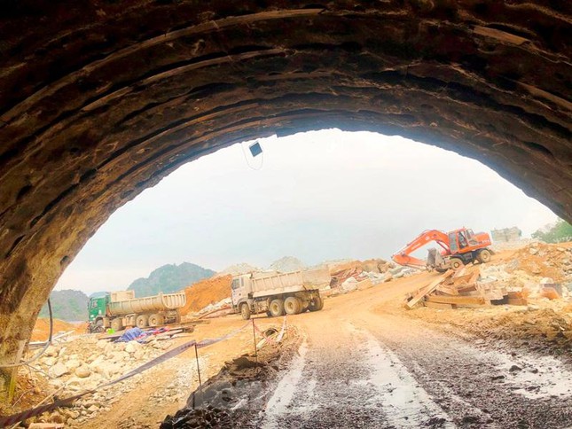  Đi xuyên hầm qua núi dài nhất cao tốc Ninh Bình - Thanh Hóa  - Ảnh 10.
