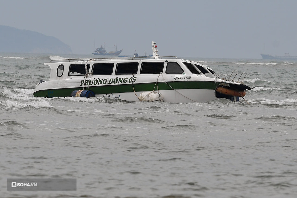 Vụ lật ca nô 17 người chết: Thuyền trưởng quay lại, tự ý tháo thiết bị quan trọng? - Ảnh 1. Vụ lật ca nô 17 người chết: Thuyền trưởng quay lại, tự ý tháo thiết bị quan trọng? - Ảnh 1.