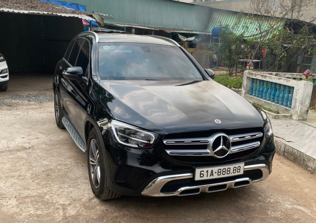 Mercedes-Benz GLC 200 cũ có giá hơn 7 tỷ nhờ tấm biển 888.88 - Ảnh 7.