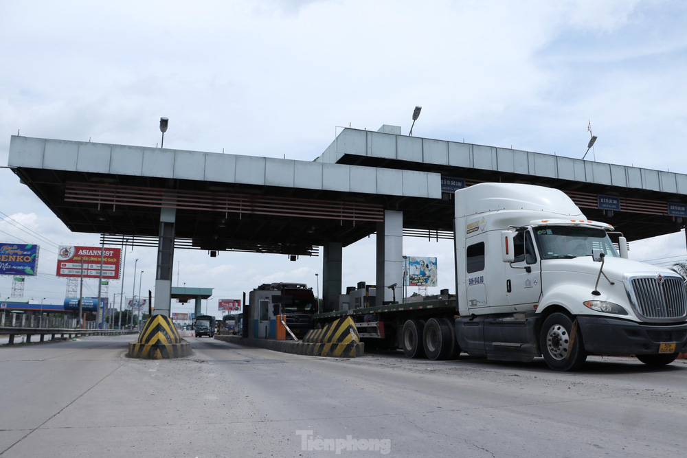 Cận cảnh tuyến cao tốc TPHCM - Trung Lương xuống cấp nghiêm trọng sau 3 năm dừng thu phí - Ảnh 1. Cận cảnh tuyến cao tốc TPHCM - Trung Lương xuống cấp nghiêm trọng sau 3 năm dừng thu phí - Ảnh 1.