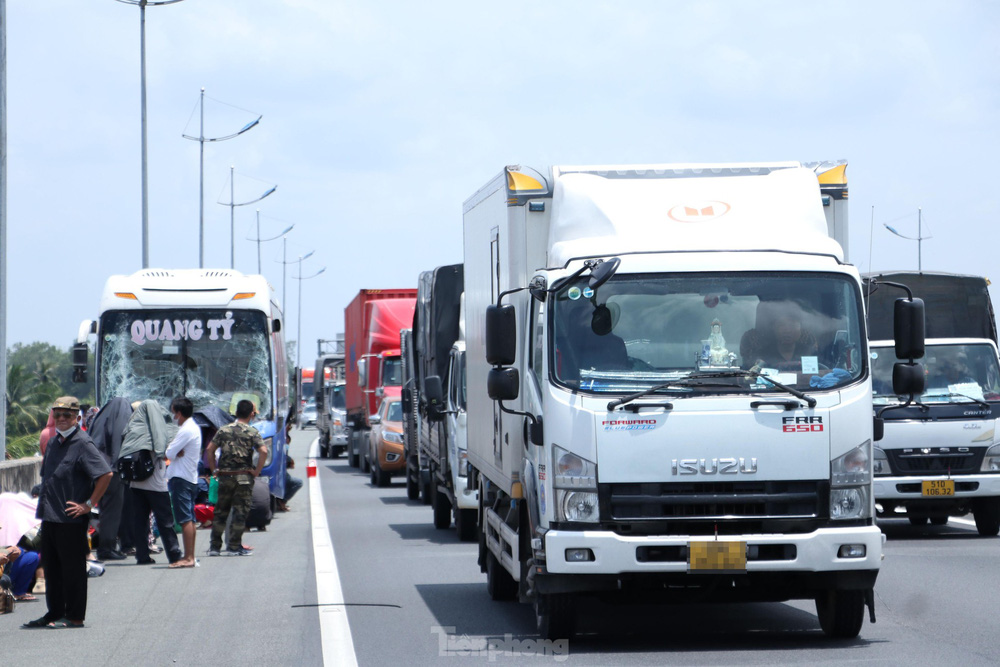 Cận cảnh tuyến cao tốc TPHCM - Trung Lương xuống cấp nghiêm trọng sau 3 năm dừng thu phí - Ảnh 12. Cận cảnh tuyến cao tốc TPHCM - Trung Lương xuống cấp nghiêm trọng sau 3 năm dừng thu phí - Ảnh 12.