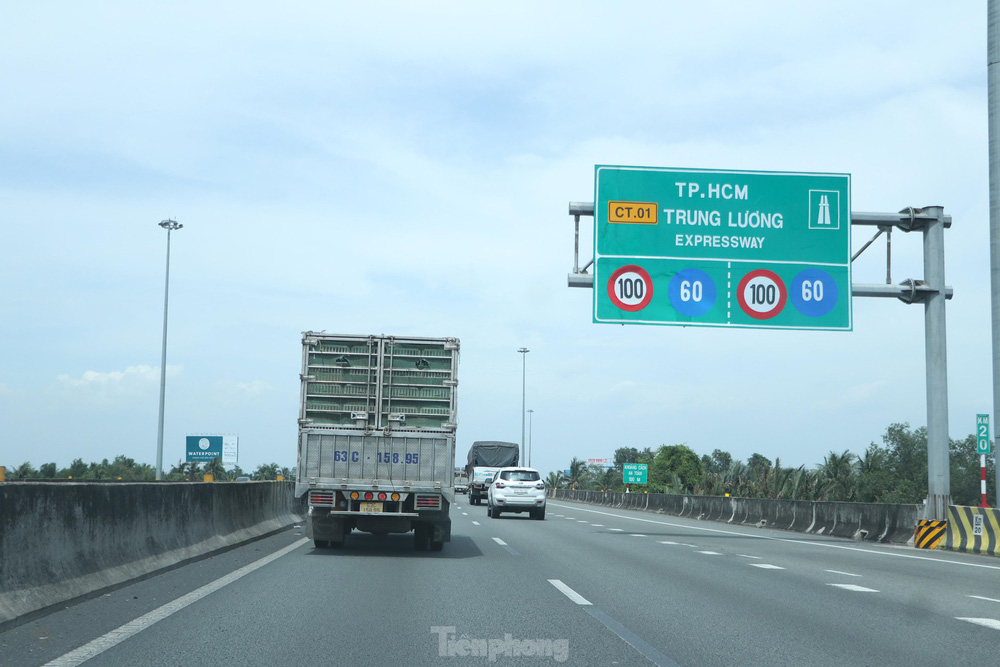 Cận cảnh tuyến cao tốc TPHCM - Trung Lương xuống cấp nghiêm trọng sau 3 năm dừng thu phí - Ảnh 13. Cận cảnh tuyến cao tốc TPHCM - Trung Lương xuống cấp nghiêm trọng sau 3 năm dừng thu phí - Ảnh 13.