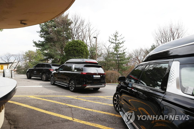 Choáng váng dàn siêu xe đổ bộ đám cưới Hyun Bin - Son Ye Jin: Maybach, Rolls Royce, Ferrari đến Lamborghini, G63 nối đuôi! - Ảnh 3.