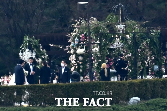 HOT: Phát sốt trước loạt khoảnh khắc cực rõ nét trong đám cưới Hyun Bin - Son Ye Jin, cô dâu e thẹn nắm tay bố - Ảnh 4.