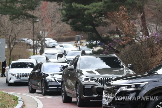 Choáng váng dàn siêu xe đổ bộ đám cưới Hyun Bin - Son Ye Jin: Maybach, Rolls Royce, Ferrari đến Lamborghini, G63 nối đuôi! - Ảnh 4.
