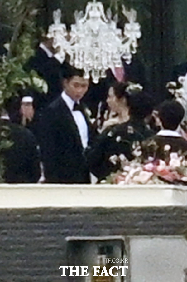 HOT: Phát sốt trước loạt khoảnh khắc cực rõ nét trong đám cưới Hyun Bin - Son Ye Jin, cô dâu e thẹn nắm tay bố - Ảnh 5.