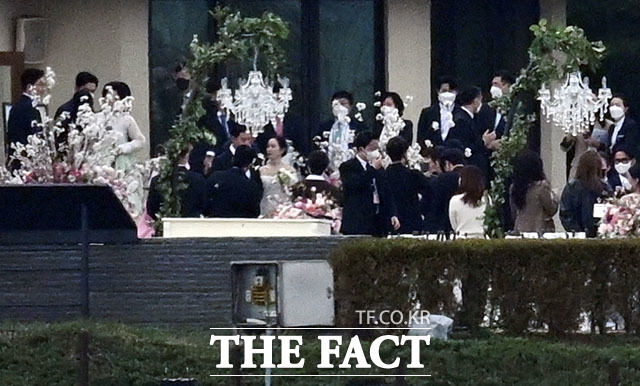 HOT: Phát sốt trước loạt khoảnh khắc cực rõ nét trong đám cưới Hyun Bin - Son Ye Jin, cô dâu e thẹn nắm tay bố - Ảnh 7.