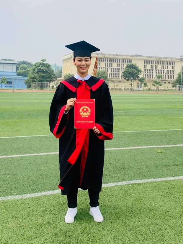 Nữ cầu thủ trong đội tuyển Việt Nam vừa dành vé dự World Cup mới tốt nghiệp đại học, xem bảng điểm loại Giỏi mà choáng - Ảnh 1.