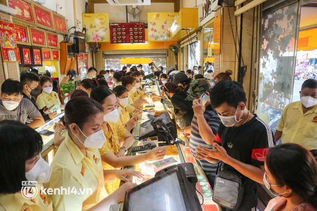 Vàng lên hơn 70 triệu/lượng: Hồi 48 triệu/ lượng khuyên mẹ bán vàng, mẹ mà nghe theo chắc giờ bị đuổi ra đường! - Ảnh 3.