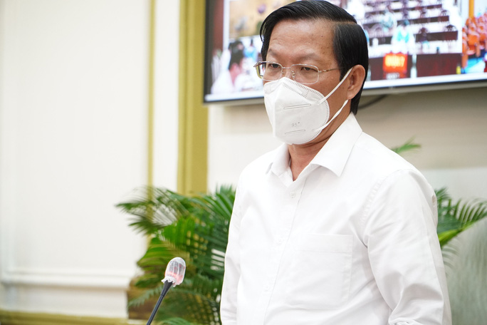 Chủ tịch UBND TP HCM: F0 không triệu chứng vẫn có thể đi làm - Ảnh 1. Chủ tịch UBND TP HCM: F0 không triệu chứng vẫn có thể đi làm - Ảnh 1.