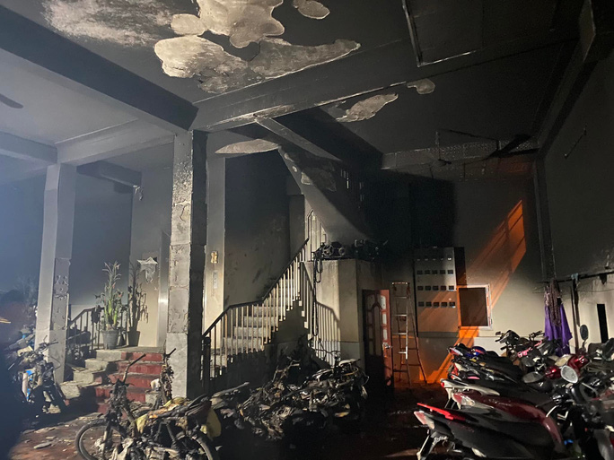  CLIP: Cháy lớn tại nhà 7 tầng cho thuê, 1 người tử vong, nhiều người bị thương  - Ảnh 3.