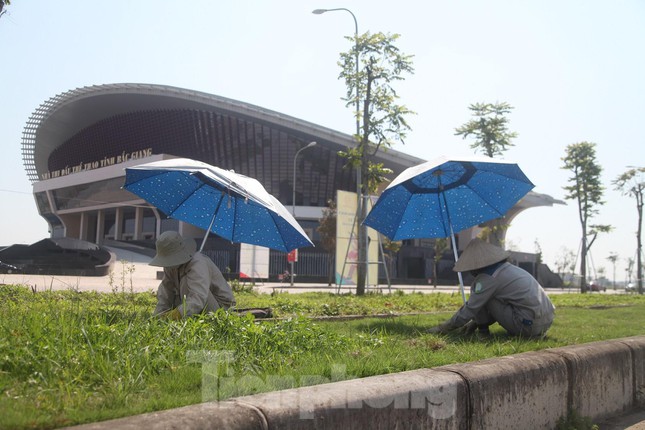 Cận cảnh nhà thi đấu hình con rùa hiện đại phục vụ môn cầu lông tại Sea Games 31 - Ảnh 1. Cận cảnh nhà thi đấu hình con rùa hiện đại phục vụ môn cầu lông tại Sea Games 31 - Ảnh 1.