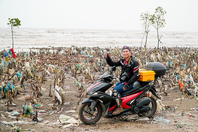  Chân dung nhiếp ảnh gia Hùng Lekima: Người đi xuyên Việt chỉ để săn ảnh rác và sứ mệnh cứu đại dương  - Ảnh 1.
