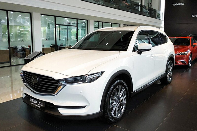 Mazda CX-8 giảm giá sốc còn 919 triệu đồng tại đại lý, tăng sức đấu Hyundai Santa Fe - Ảnh 2.