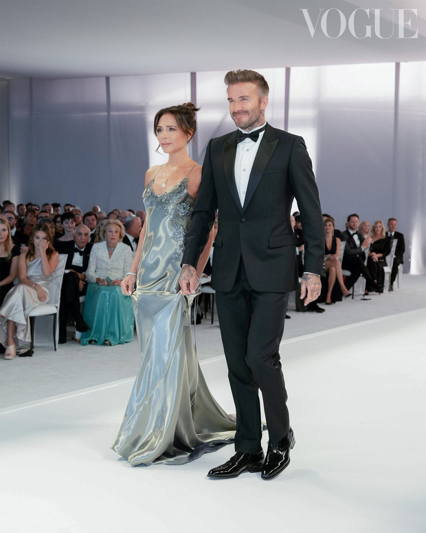 Ảnh HD vợ chồng David Beckham và phu nhân tỷ phú ở đám cưới 91 tỷ ra lò rồi: Bố đẹp trai đến mức bị nhầm thành chú rể là có thật! - Ảnh 2.