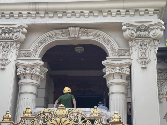  Hiện trường vụ cháy ‘lâu đài’ hàng trăm tỷ ở Quảng Ninh  - Ảnh 4.