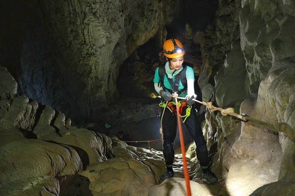 Tour thám hiểm hang động lớn nhất thế giới tại Việt Nam: Cháy vé trước cả năm, cần thể lực dồi dào và quan trọng là phải có…. tiền - Ảnh 4.