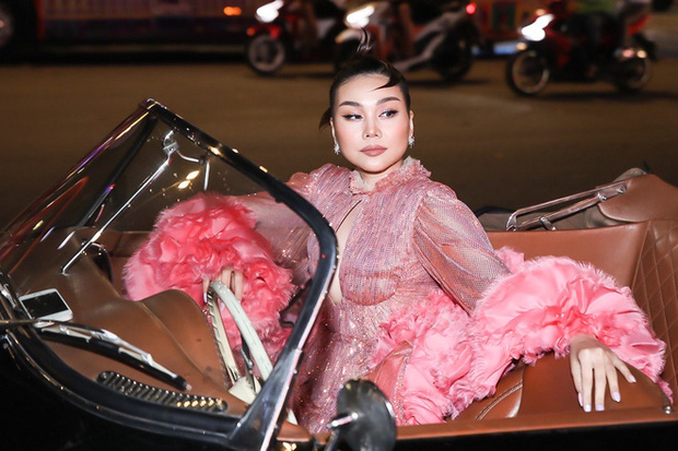 Hà Hồ - Thanh Hằng - Lan Khuê cưỡi siêu xe cổ đến sự kiện Gucci, tổ hợp visual khiến netizen nín thở là đây! - Ảnh 2.