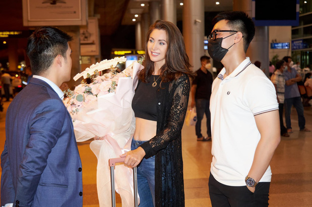 1 Hoa hậu Hoàn vũ vừa tới Việt Nam, nhan sắc sau 17 năm đăng quang thế nào? - Ảnh 7.