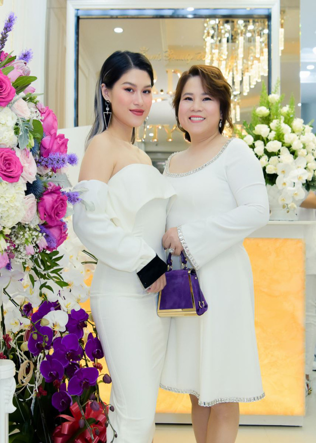 Đế chế cá ngừ xuất khẩu của “bà hoàng cá ngừ Trịnh Thị Bích Hằng, mẹ của rich kid Ngọc Thanh Tâm - Ảnh 3. Đế chế cá ngừ xuất khẩu của “bà hoàng cá ngừ Trịnh Thị Bích Hằng, mẹ của rich kid Ngọc Thanh Tâm - Ảnh 3.