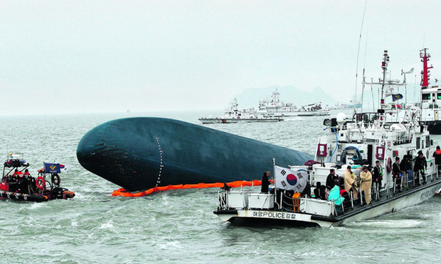 Tròn 8 năm vụ chìm phà Sewol - thảm kịch tồi tệ ám ảnh Hàn Quốc: Bi thương vẫn còn với người ở lại đang đau đáu tìm câu trả lời dưới đáy biển - Ảnh 1.
