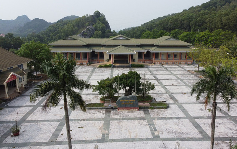 Trung tâm hội nghị 110 tỉ đồng bỏ hoang giữa lòng TP Thanh Hóa - Ảnh 2. Trung tâm hội nghị 110 tỉ đồng bỏ hoang giữa lòng TP Thanh Hóa - Ảnh 2.