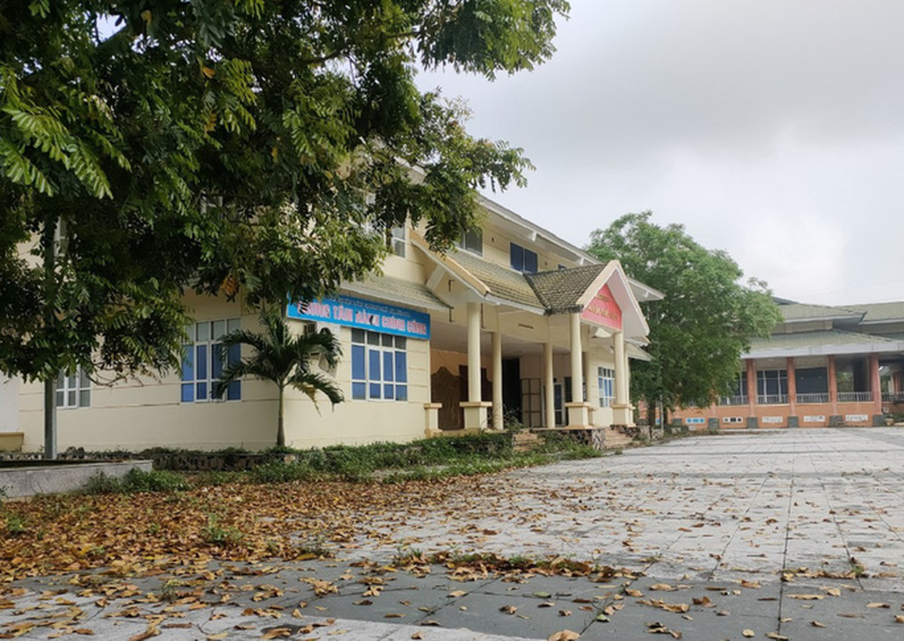 Trung tâm hội nghị 110 tỉ đồng bỏ hoang giữa lòng TP Thanh Hóa - Ảnh 3. Trung tâm hội nghị 110 tỉ đồng bỏ hoang giữa lòng TP Thanh Hóa - Ảnh 3.