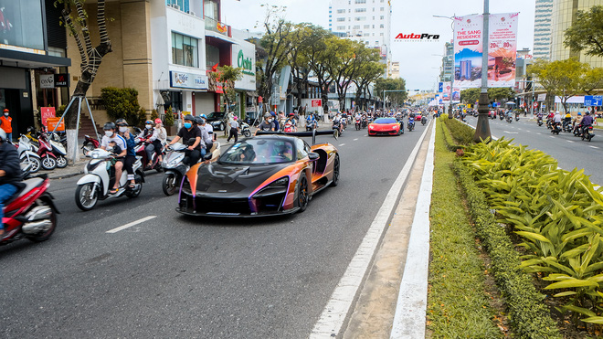 Đại gia Hoàng Kim Khánh mang dàn siêu xe gần 200 tỷ đồng đi Đắk Nông: Senna dẫn đầu, Bentayga và Hummer độ 6 bánh đi cùng hộ tống - Ảnh 2.