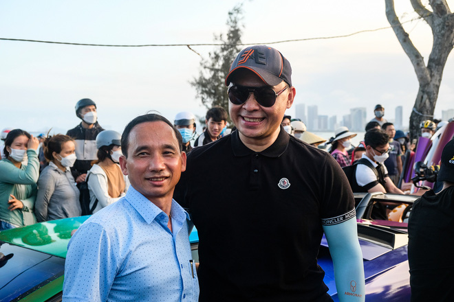 Đại gia Hoàng Kim Khánh mang dàn siêu xe gần 200 tỷ đồng đi Đắk Nông: Senna dẫn đầu, Bentayga và Hummer độ 6 bánh đi cùng hộ tống - Ảnh 3. Đại gia Hoàng Kim Khánh mang dàn siêu xe gần 200 tỷ đồng đi Đắk Nông: Senna dẫn đầu, Bentayga và Hummer độ 6 bánh đi cùng hộ tống - Ảnh 3.