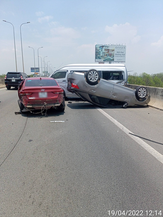  Xe biển xanh gặp tai nạn liên hoàn trên cao tốc TP.HCM - Long Thành - Dầu Giây - Ảnh 2.