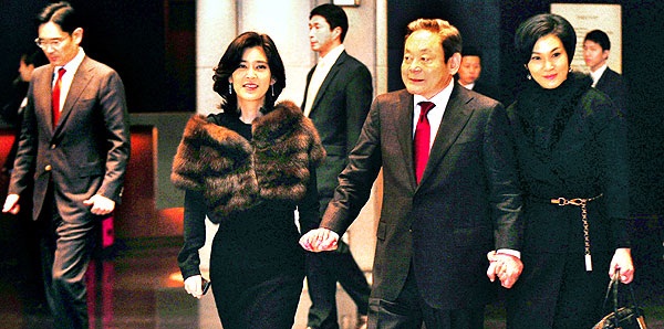 Hai nữ cường tỷ đô của gia tộc Samsung ở tuổi 50: Phong cách ăn vận thượng lưu, thần thái quyền uy, mỗi lần xuất hiện đều như sải bước trên sàn runway hàng hiệu - Ảnh 13.