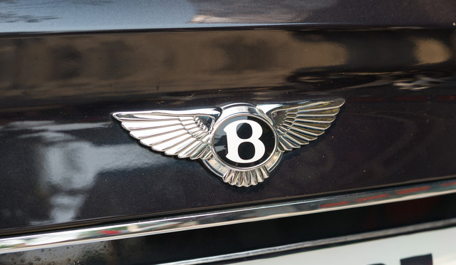 Mang nhiều chi tiết cá nhân hóa, chiếc Bentley Bentayga này dù cũ vẫn có giá lên tới hơn 15 tỷ đồng - Ảnh 16.