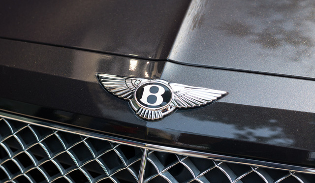 Mang nhiều chi tiết cá nhân hóa, chiếc Bentley Bentayga này dù cũ vẫn có giá lên tới hơn 15 tỷ đồng - Ảnh 8.