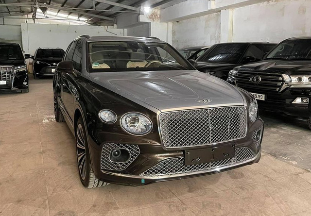 SUV hạng sang Bentley Bentayga First Edition 2021 đầu tiên được đưa lên sàn xe cũ với giá hơn 17 tỷ đồng - Ảnh 1.