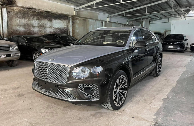 SUV hạng sang Bentley Bentayga First Edition 2021 đầu tiên được đưa lên sàn xe cũ với giá hơn 17 tỷ đồng - Ảnh 2.