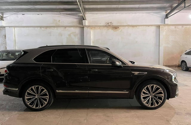 SUV hạng sang Bentley Bentayga First Edition 2021 đầu tiên được đưa lên sàn xe cũ với giá hơn 17 tỷ đồng - Ảnh 3.