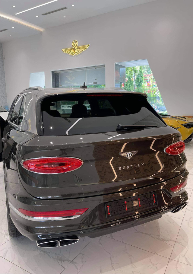 SUV hạng sang Bentley Bentayga First Edition 2021 đầu tiên được đưa lên sàn xe cũ với giá hơn 17 tỷ đồng - Ảnh 5.