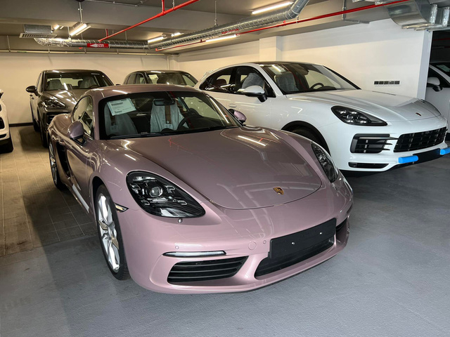 Hot mom Hằng túi nhận Porsche 718 Cayman màu hồng đầu tiên tại Việt Nam - Ảnh 3.