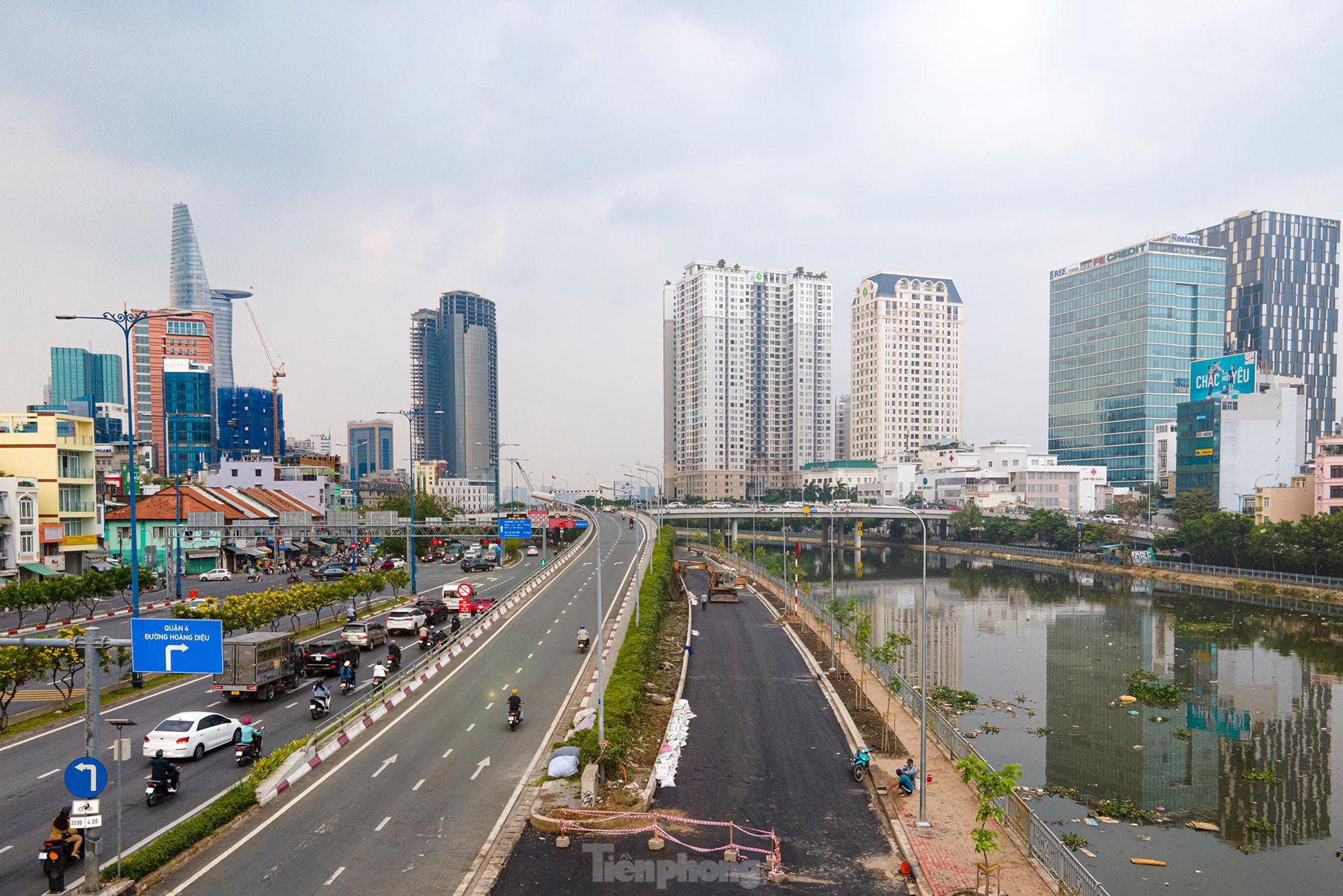 Cận cảnh đường song hành đại lộ Võ Văn Kiệt trước ngày khánh thành - Ảnh 2.