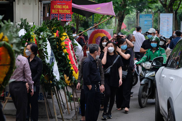  Xót xa đám tang 5 nạn nhân tử vong trong vụ cháy ở Kim Liên - Ảnh 5.
