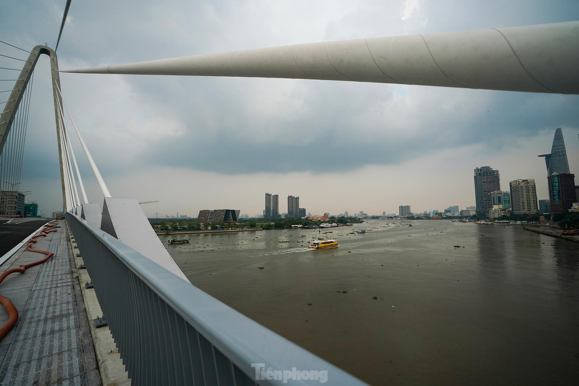 Ngắm thành phố từ cầu Thủ Thiêm 2 bắc qua sông Sài Gòn - Ảnh 13.
