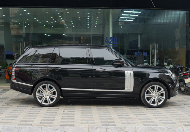 Một trong 100 chiếc Range Rover Autobiography Black Edition hiếm hoi được rao bán lại với giá hơn 6 tỷ đồng - Ảnh 10.