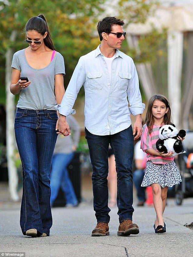 Màn dậy thì ngoạn mục của con gái Tom Cruise: Công chúa nhỏ dát toàn đồ hiệu khuấy đảo Hollywood nay đã hoá mỹ nhân tuổi teen xuất chúng - Ảnh 1.