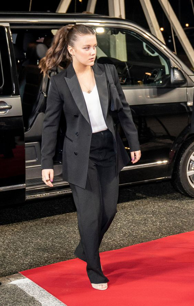  Những nàng công chúa Gen Z đẹp nhất thế giới: Người lộng lẫy như bước ra từ cổ tích, người phong thái quyền lực chuẩn Nữ hoàng tương lai - Ảnh 15.