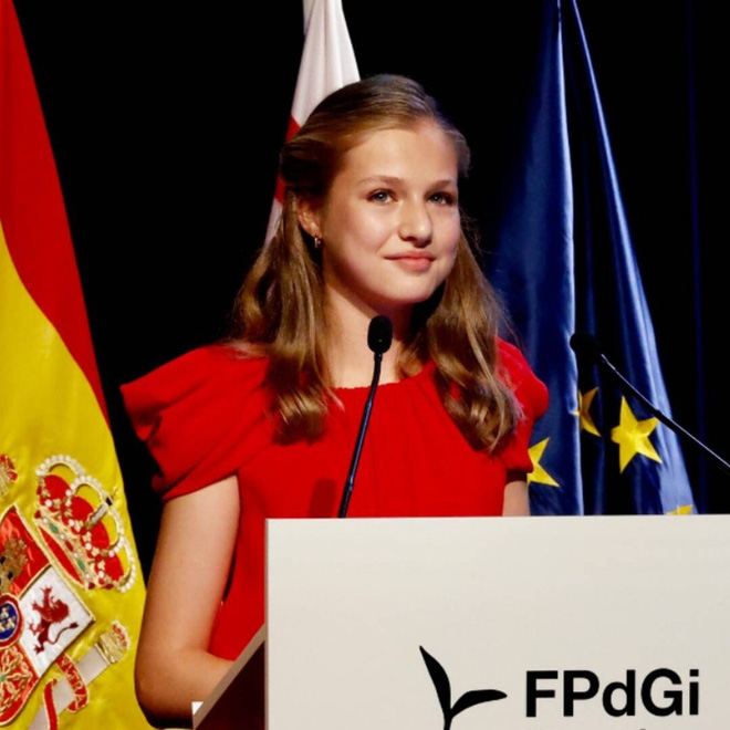  Những nàng công chúa Gen Z đẹp nhất thế giới: Người lộng lẫy như bước ra từ cổ tích, người phong thái quyền lực chuẩn Nữ hoàng tương lai - Ảnh 4.