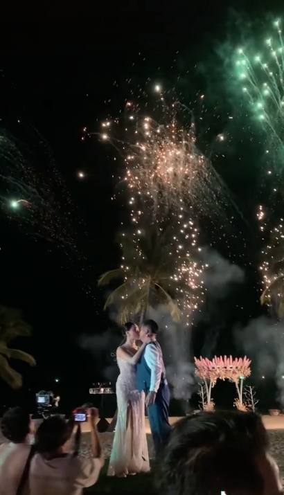 Đám cưới hot nhất tại Phú Quốc gây chú ý bởi màn đánh golf bắn pháo hoa đầy mùi tiền từ cô dâu chú rể - Ảnh 6.