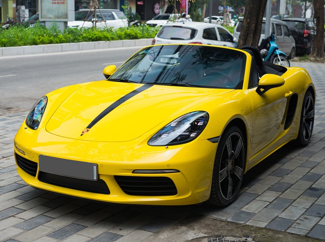 1 năm tuổi, Porsche 718 Boxster “lướt nhẹ” 7.000km được rao bán với giá hơn 5 tỷ đồng - Ảnh 1.